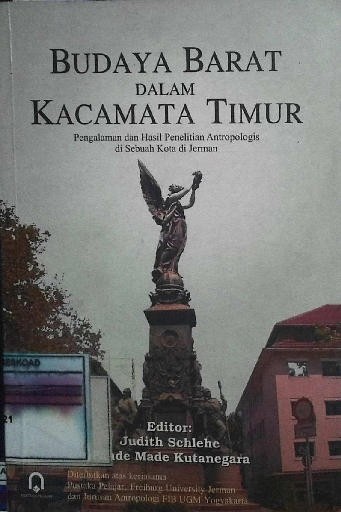 Budaya Barat Dalam Kacamata Timur